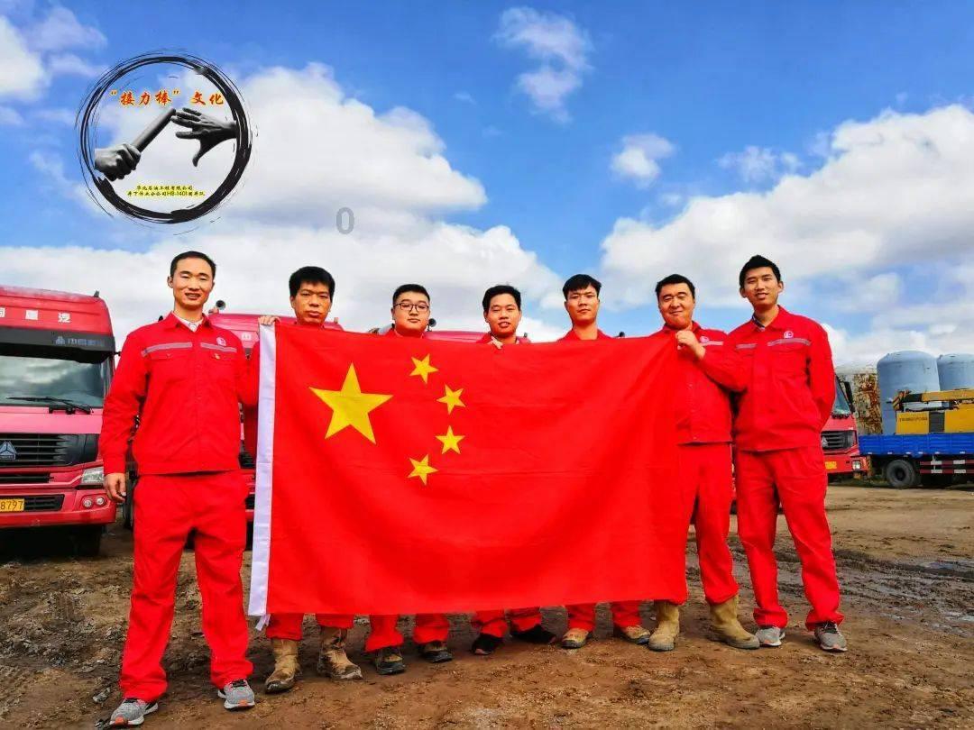 清镇市巢凤街道组织水晶东部社区开展走访慰问离退休干部活动
